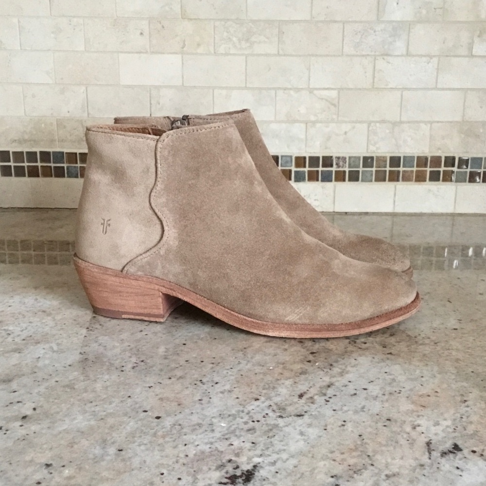 Frye Carson Piping Suede Booties